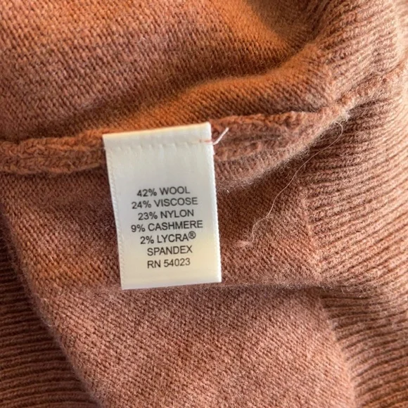 Banana Republic Petite Small Rose Sweater Vest - Picture 6 of 6